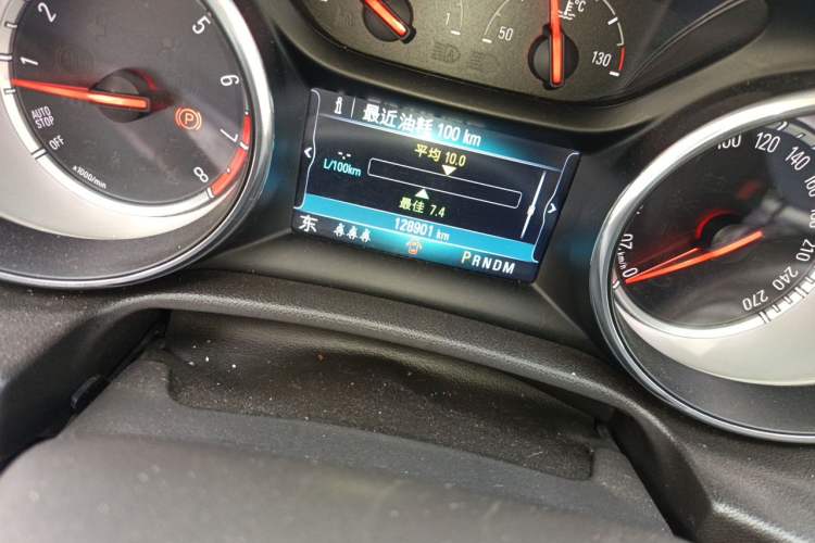 Used Buick Regal 2017 20T Elite Edition Odometer Close Up