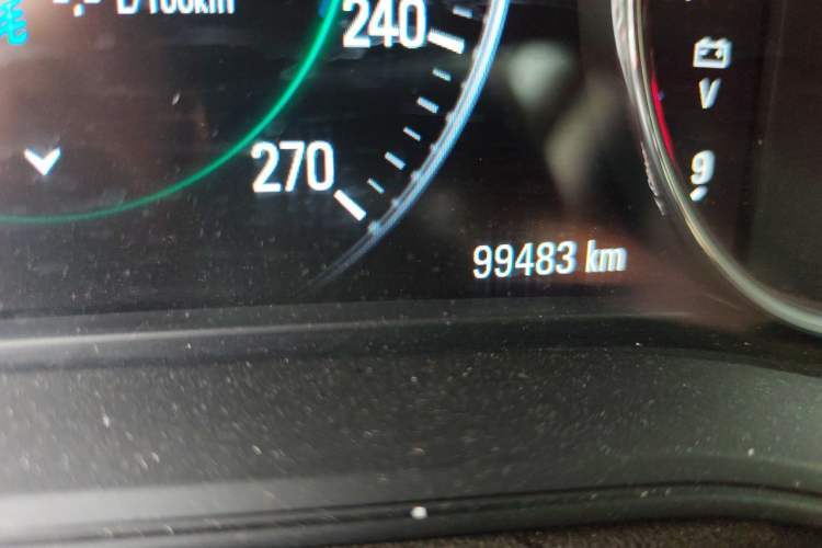 Used Buick Regal 2017 28T Luxury Edition Odometer Close Up