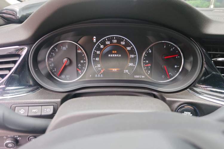 Used Buick Regal 2017 28T Luxury Edition Odometer Close Up
