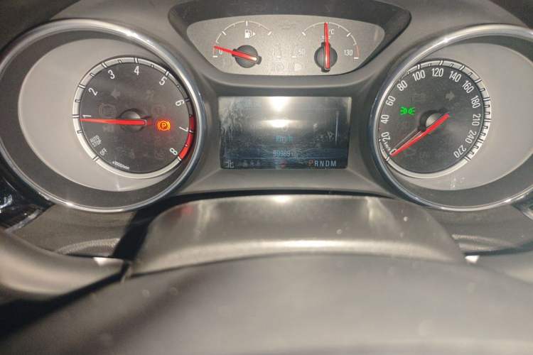 Used Buick Regal 2017 20T Elite Edition Odometer Close Up