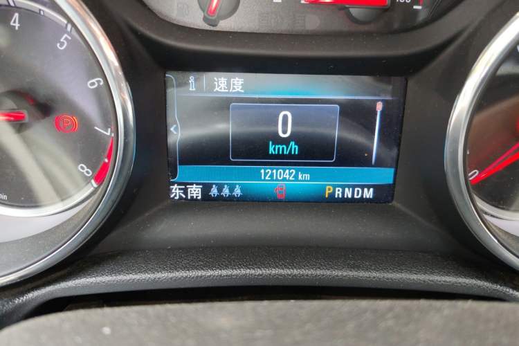 Used Buick Regal 2017 20T Elite Edition Odometer Close Up