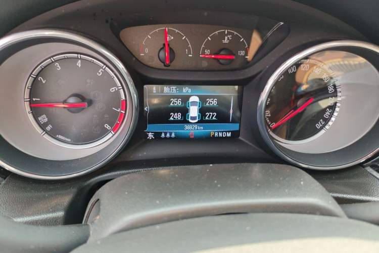 Used Buick Regal 2017 20T Elite Edition Odometer Close Up