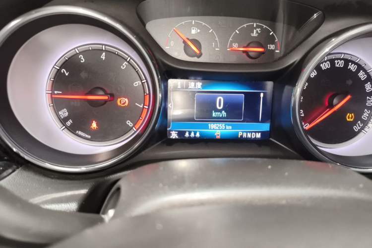 Used Buick Regal 2017 20T Elite Edition Odometer Close Up