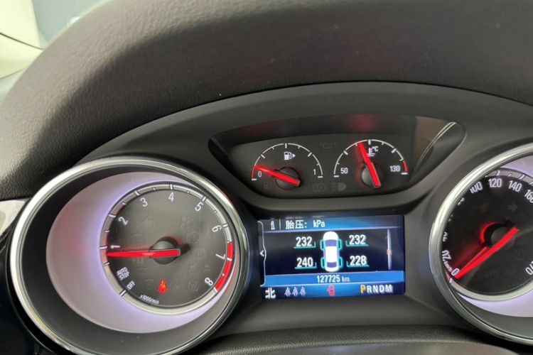 Used Buick Regal 2017 20T Luxury Model Odometer Close Up