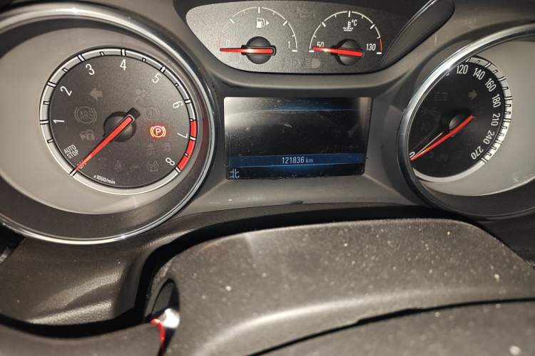 Used Buick Regal 2017 20T Elite Edition Odometer Close Up
