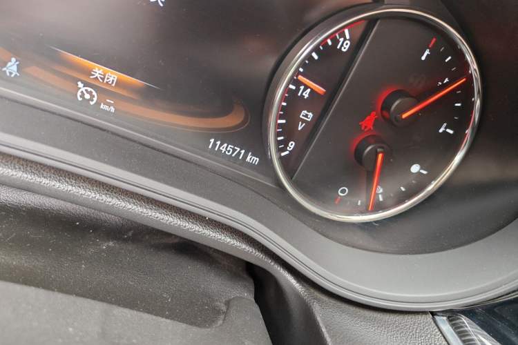 Used Buick Regal 2017 28T Luxury Edition Odometer Close Up
