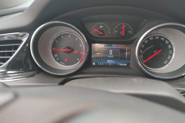 Used Buick Regal 2017 20T Elite Edition Odometer Close Up
