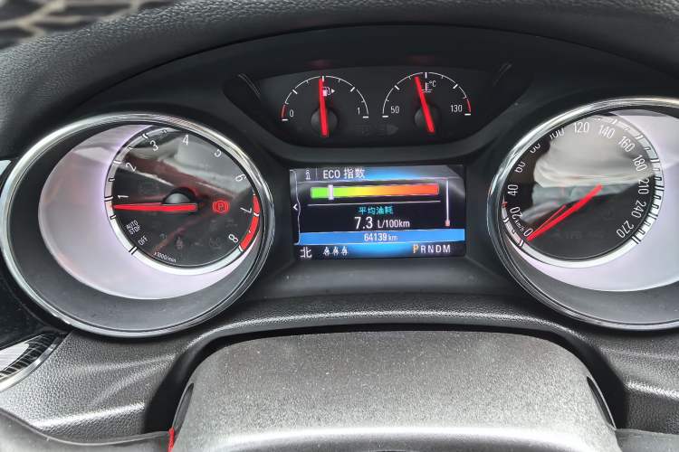Used Buick Regal 2017 20T Elite Edition Odometer Close Up