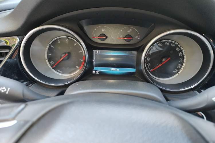 Used Buick Regal 2017 20T Elite Edition Odometer Close Up