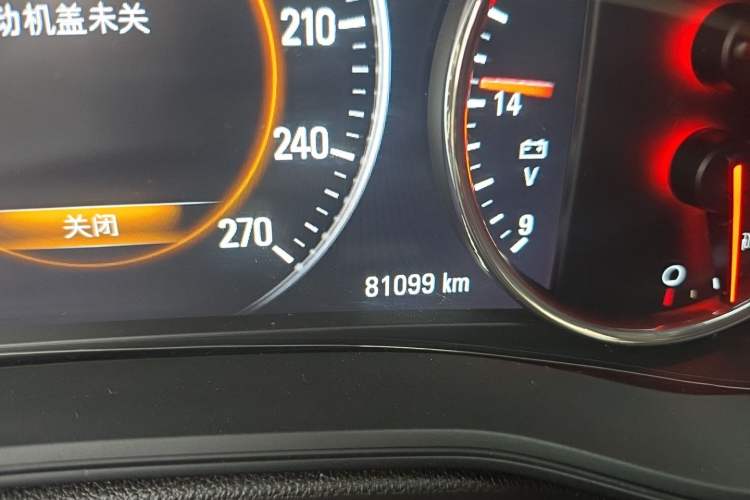 Used Buick Regal 2017 20T Prestige Model Odometer Close Up