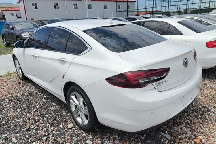 Used Buick Regal 2017 20T Elite Edition Rear Left 45 Deg