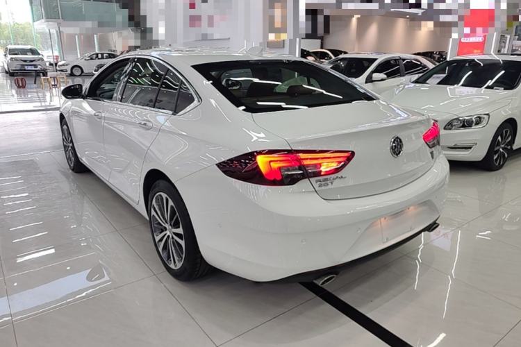 Used Buick Regal 2017 28T Luxury Edition Rear Left 45 Deg
