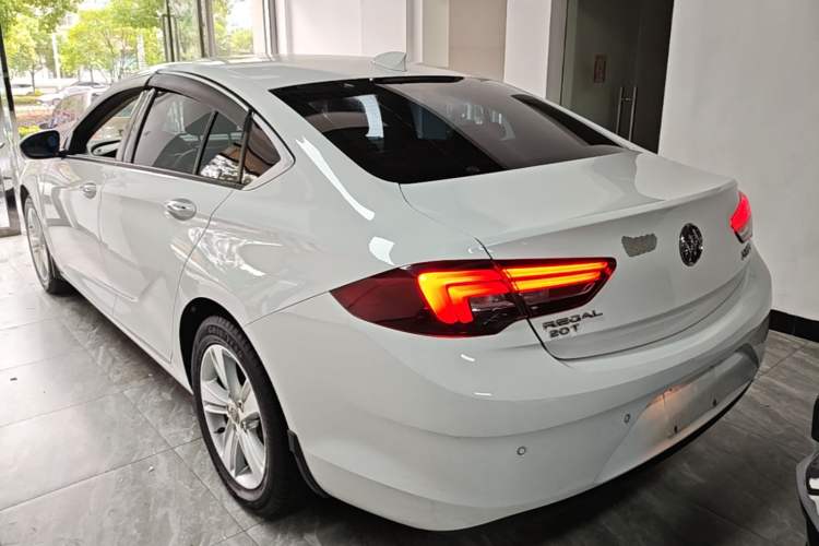 Used Buick Regal 2017 20T Elite Edition Rear Left 45 Deg