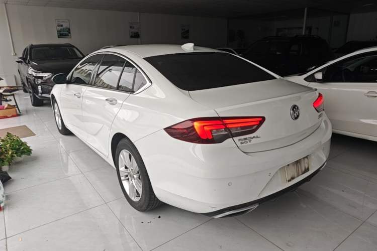 Used Buick Regal 2017 20T Elite Edition Rear Left 45 Deg