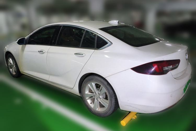 Used Buick Regal 2017 20T Elite Edition Rear Left 45 Deg