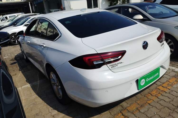 Used Buick Regal 2017 20T Elite Edition Rear Left 45 Deg