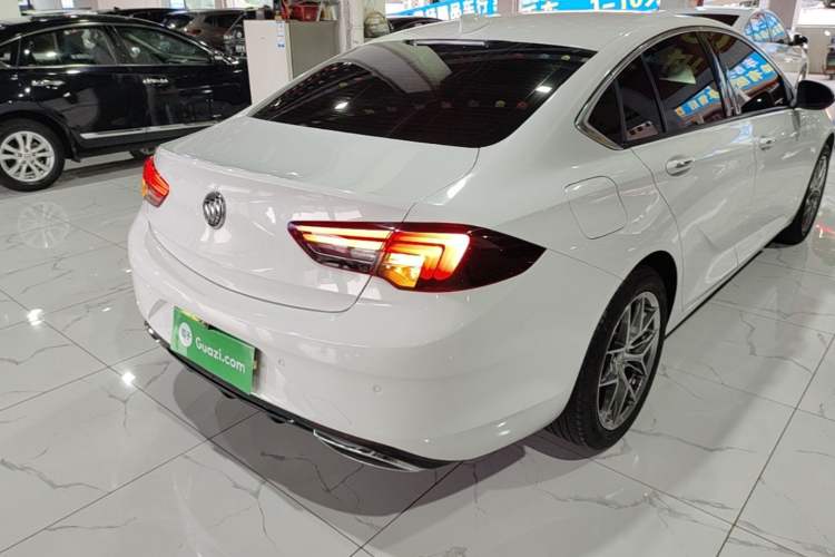 Used Buick Regal 2017 20T Elite Edition Rear Right 45 Deg