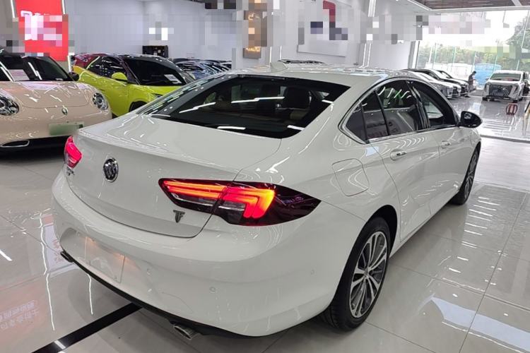 Used Buick Regal 2017 28T Luxury Edition Rear Right 45 Deg