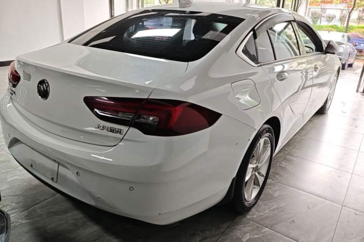 Used Buick Regal 2017 20T Elite Edition Rear Right 45 Deg