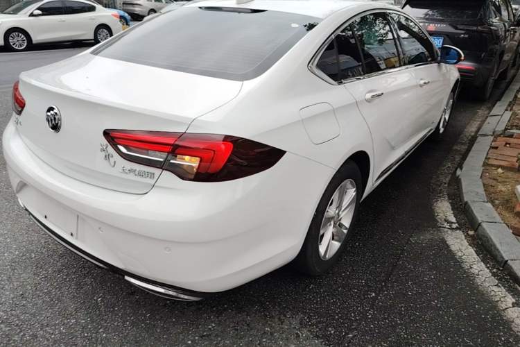 Used Buick Regal 2017 20T Elite Edition Rear Right 45 Deg