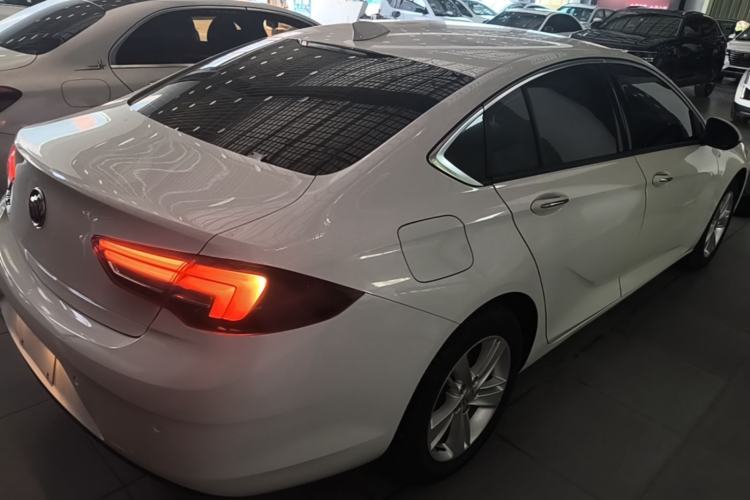 Used Buick Regal 2017 20T Elite Edition Rear Right 45 Deg