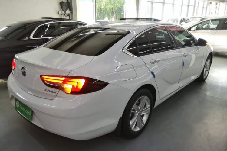Used Buick Regal 2017 20T Elite Edition Rear Right 45 Deg