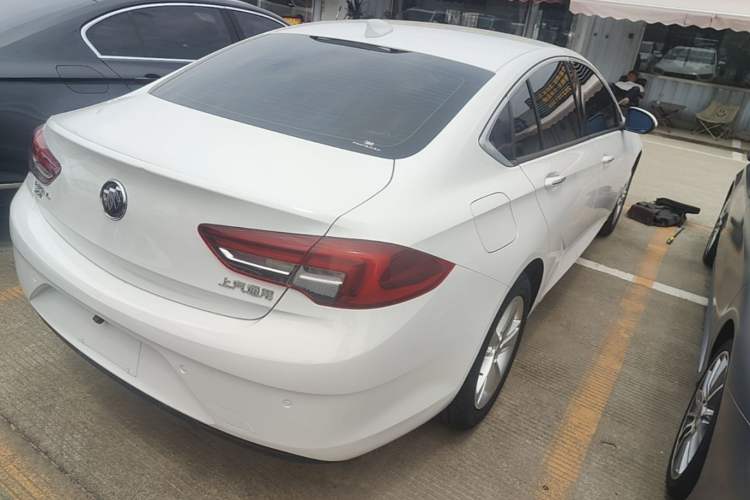 Used Buick Regal 2017 20T Elite Edition Rear Right 45 Deg