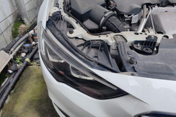 Used Buick Regal 2017 28T Luxury Edition Right Front Headlight