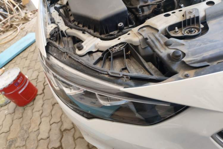 Used Buick Regal 2017 30H Luxury Version Right Front Headlight