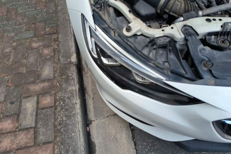 Used Buick Regal 2017 20T Luxury Model Right Front Headlight