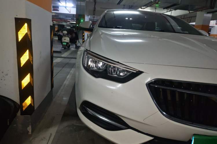 Used Buick Regal 2017 20T Elite Edition Right Front Headlight