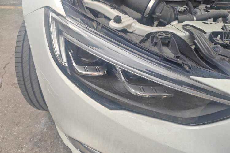 Used Buick Regal 2017 20T Luxury Model Right Front Headlight
