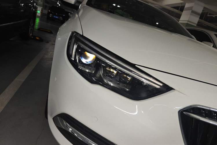 Used Buick Regal 2017 28T Luxury Edition Right Front Headlight