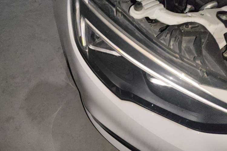 Used Buick Regal 2017 20T Luxury Model Right Front Headlight