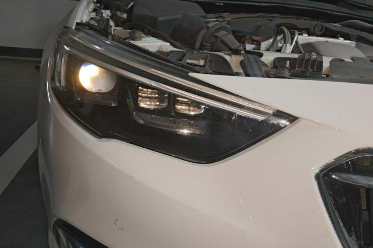 Used Buick Regal 2017 28T Luxury Edition Right Front Headlight