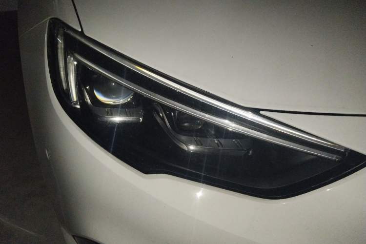 Used Buick Regal 2017 30H Luxury Version Right Front Headlight