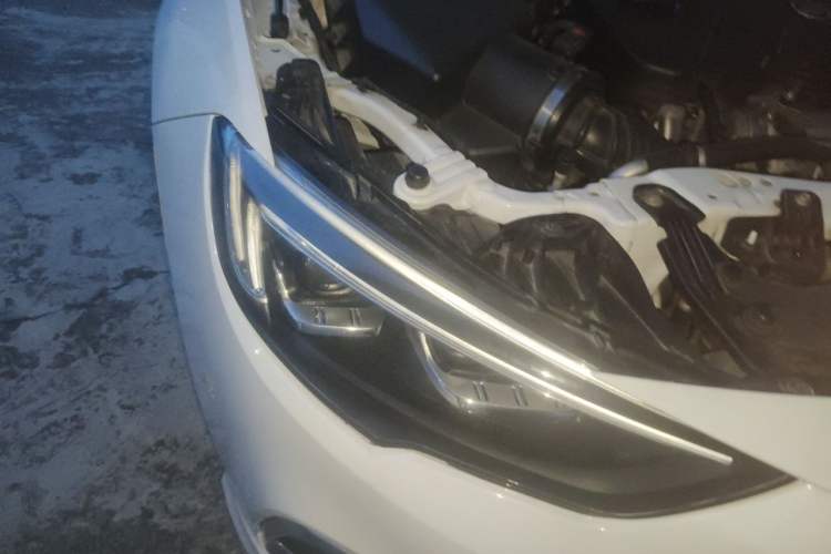 Used Buick Regal 2017 20T Luxury Model Right Front Headlight