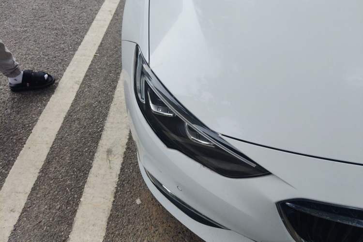 Used Buick Regal 2017 20T Luxury Model Right Front Headlight