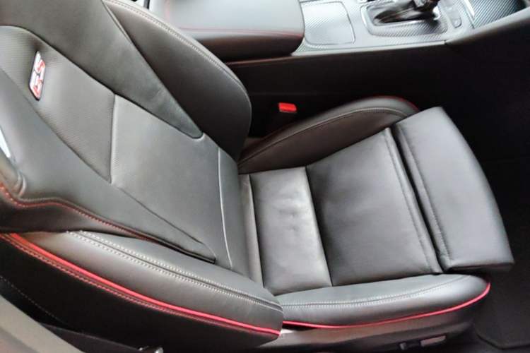 Used Buick Regal 2017 GS 28T Luxury Model Right Front Seat