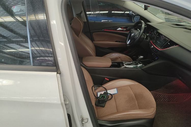 Used Buick Regal 2017 28T Luxury Edition Right Front Seat