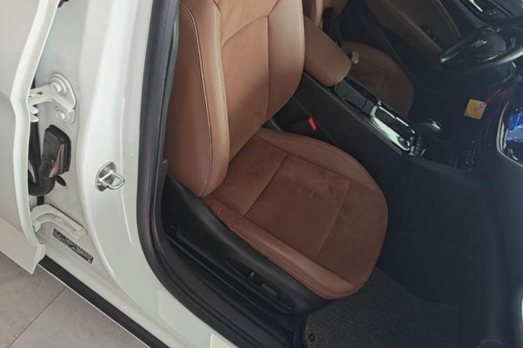 Used Buick Regal 2017 20T Luxury Model Right Front Seat