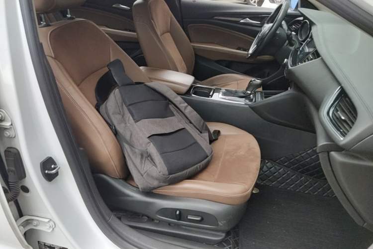 Used Buick Regal 2017 20T Elite Edition Right Front Seat