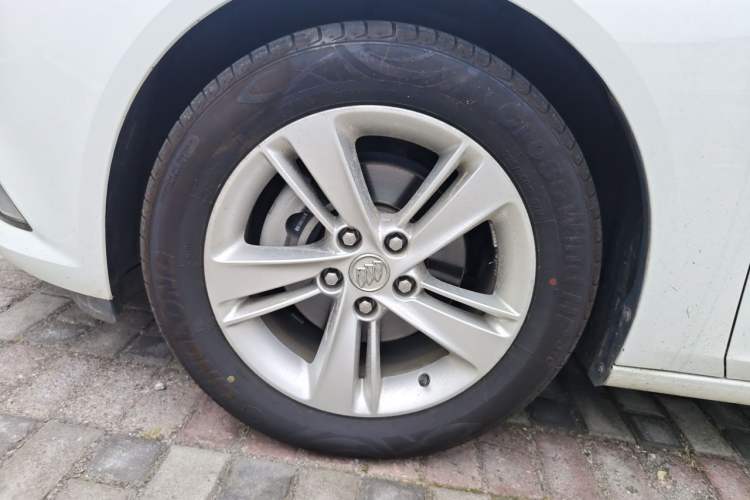 Used Buick Regal 2017 20T Elite Edition Right Front Wheel Hub