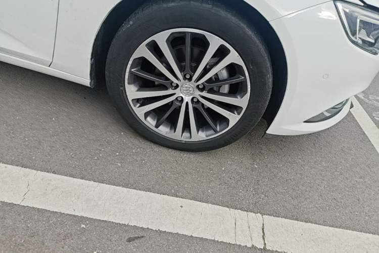 Used Buick Regal 2017 28T Prestige Model Right Front Wheel Hub