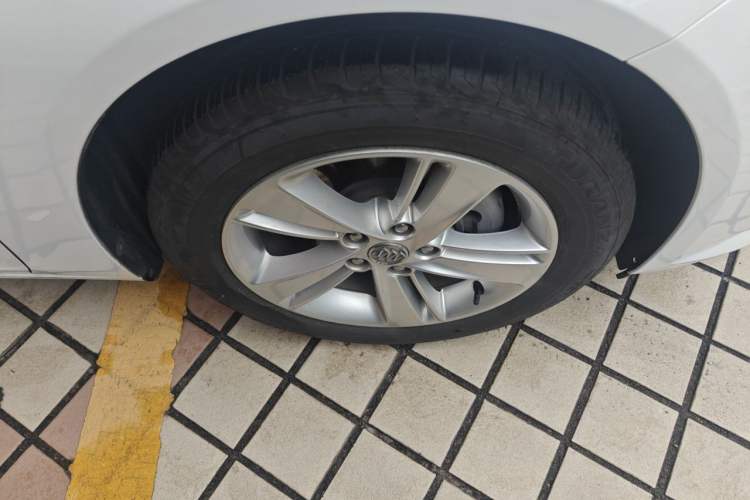 Used Buick Regal 2017 20T Elite Edition Right Front Wheel Hub
