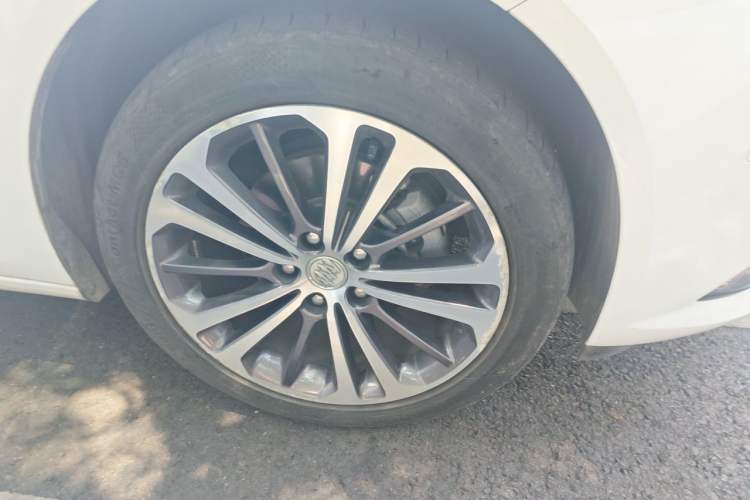 Used Buick Regal 2017 20T Prestige Model Right Front Wheel Hub