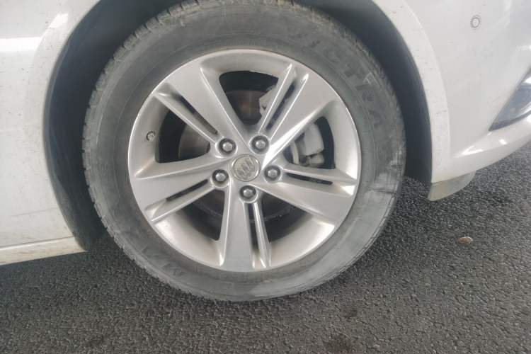 Used Buick Regal 2017 20T Prestige Model Right Front Wheel Hub