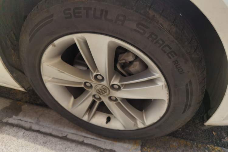 Used Buick Regal 2017 20T Luxury Model Right Front Wheel Hub