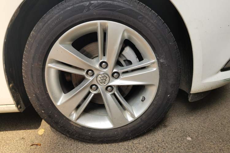 Used Buick Regal 2017 20T Elite Edition Right Front Wheel Hub