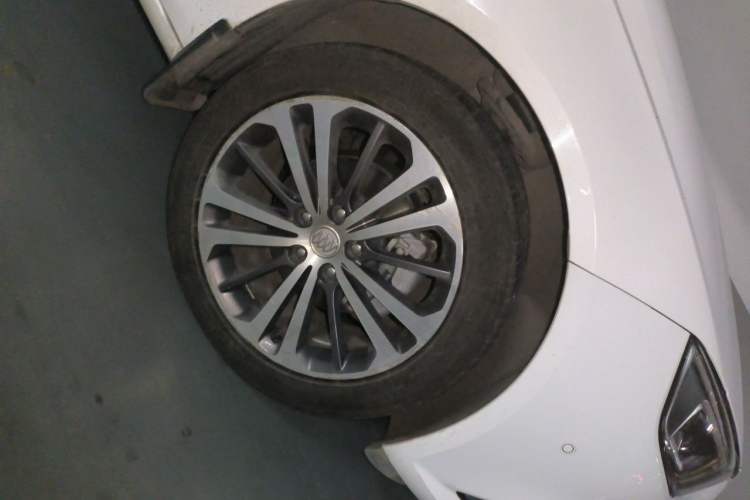 Used Buick Regal 2017 28T Luxury Edition Right Front Wheel Hub